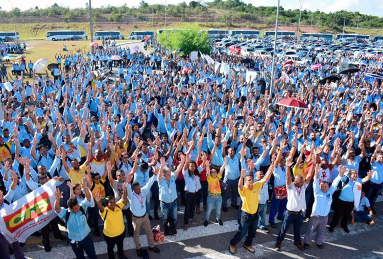 Funcionáriam realizaram assembléia na manhã desta segunda-feira, 11 - Foto A Tarde